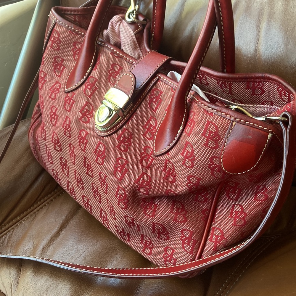 Dooney and Bourke Inc red purse handbag crossbody